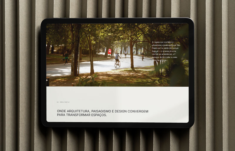 Website section dedicated to the lifestyle and surroundings of Blend 468, featuring a photograph of a tree-lined bike path in São Paulo with a cyclist passing through. The content connects mobility, green spaces and urban life to the development’s positioning.