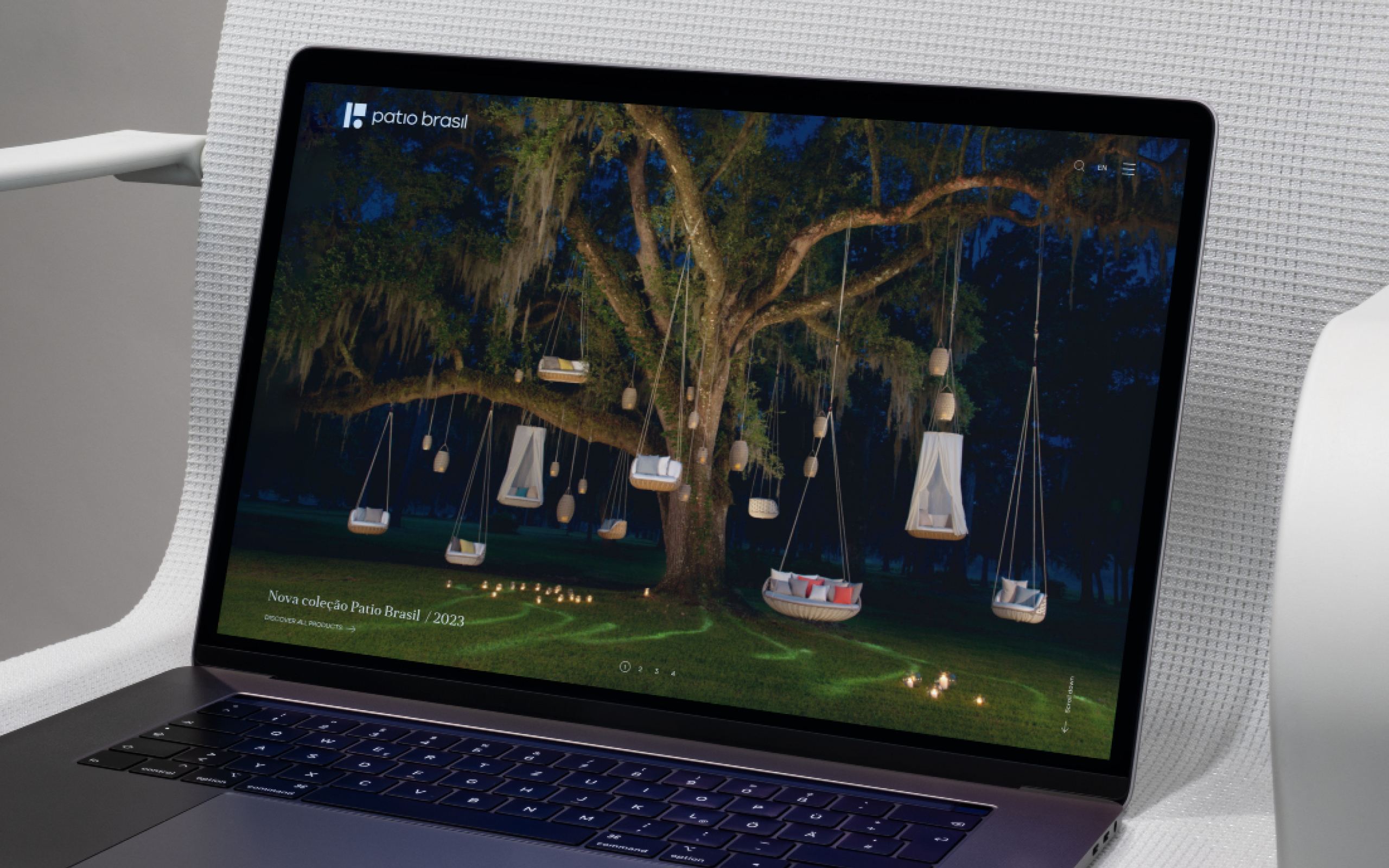 Patio Brasil website displayed on a laptop, featuring a digital interface dedicated to the brand’s outdoor furniture collection. The homepage combines product photography in a natural setting, visual identity, minimalist navigation and the presentation of the Patio Brasil 2023 collection.