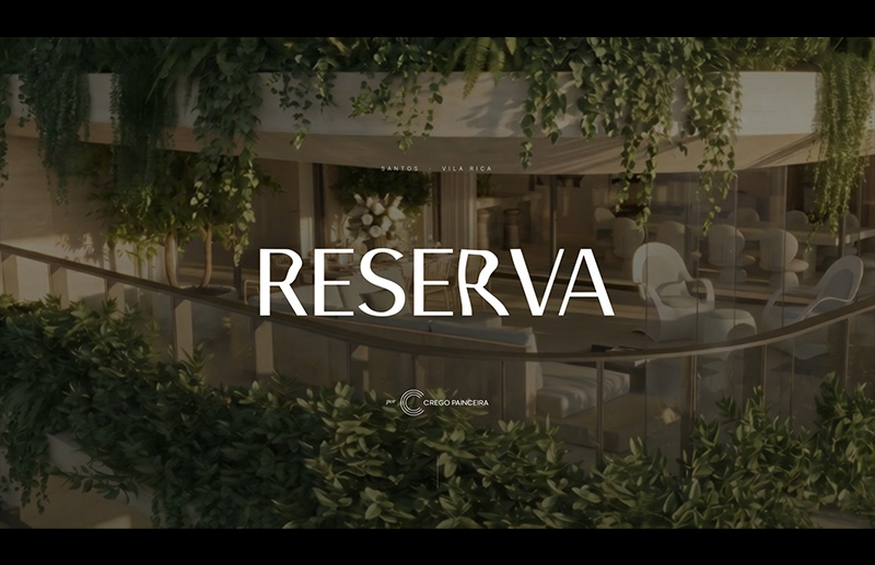 Tela de abertura da landing page Reserva Vila Rica, empreendimento residencial de alto padrão em Santos. Sobre uma imagem arquitetônica com grandes varandas, mobiliário e vegetação abundante, aparece o nome “RESERVA” em destaque, acompanhado de “Santos — Vila Rica” e da assinatura Crego Painceira.