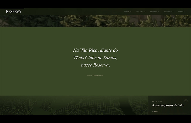 Seção conceitual da landing page Reserva Vila Rica em fundo verde escuro, com a frase central “Na Vila Rica, diante do Tênis Clube de Santos, nasce Reserva”. Na parte inferior, o início do mapa e do guia do entorno introduz a localização do empreendimento.